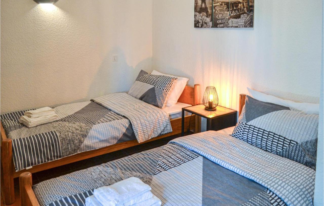 2 Bedroom Nice Home In Vitrac ヴィトラック エクステリア 写真
